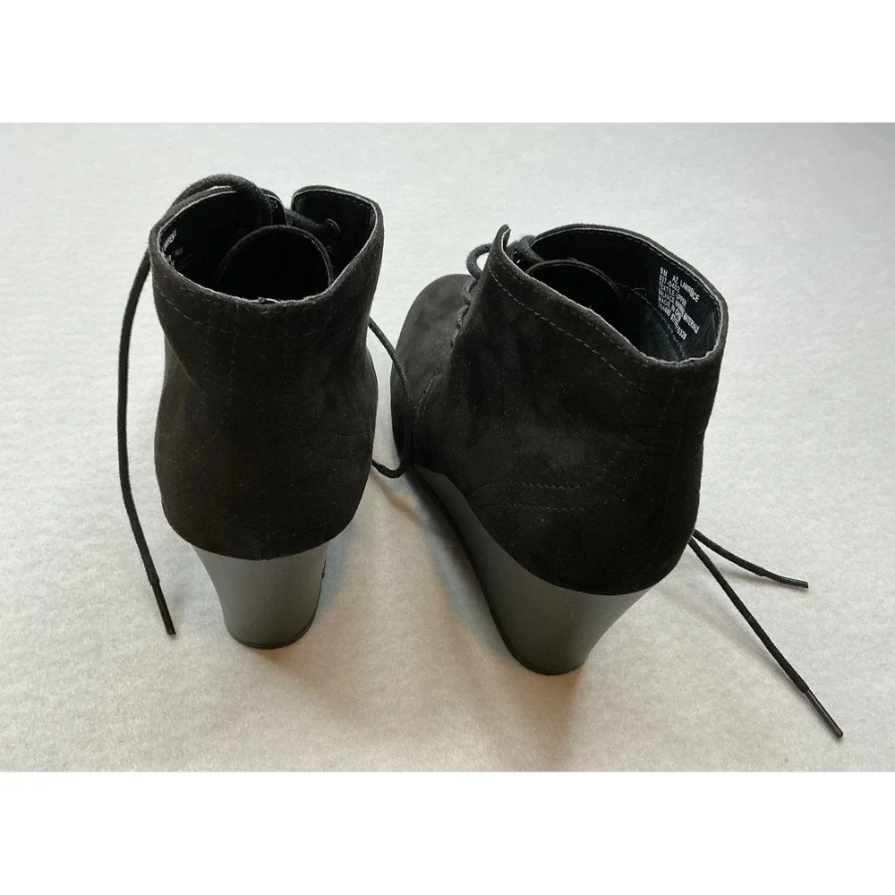 Arizona Lawrence Women Black Lace Up Wedge Booties Size 9M Faux Suede Ankle Boot